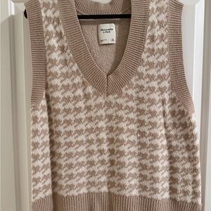 Abercrombie & Fitch Women's Cream and Brown V-Neck Sweater Vest